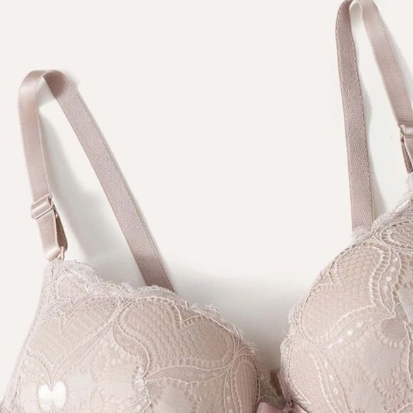 Lingerie    - Picture 5 of 8